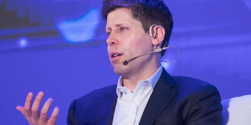 Meta 正尝试用 1 亿美元签约奖金挖走 OpenAI 员工:Sam Altman