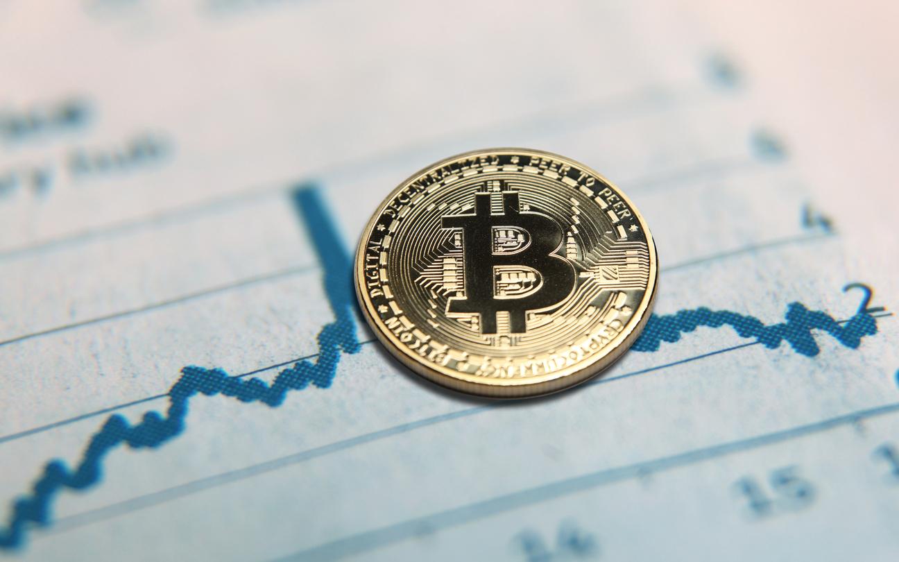The Declining Bitcoin Funding Rate - A Bearish Squeeze on the Horizon?